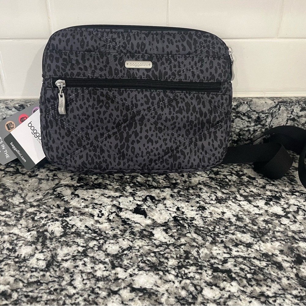 Baggallini Light Gray Quilted Crossbody